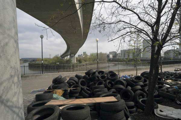 Picture &copy; Peter Marshall, 2004