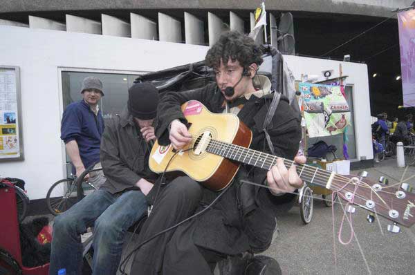 Picture &copy; Peter Marshall, 2004