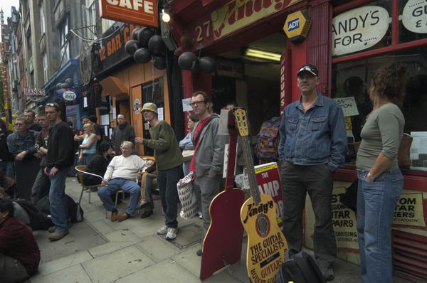 Picture &copy; Peter Marshall, 2004