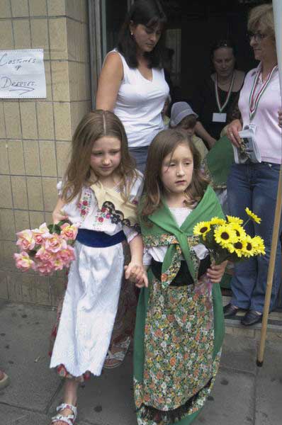 Picture &copy; Peter Marshall, 2004