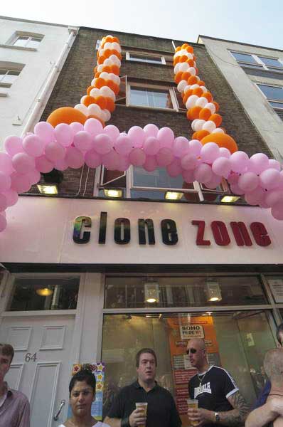 Picture &copy; Peter Marshall, 2004