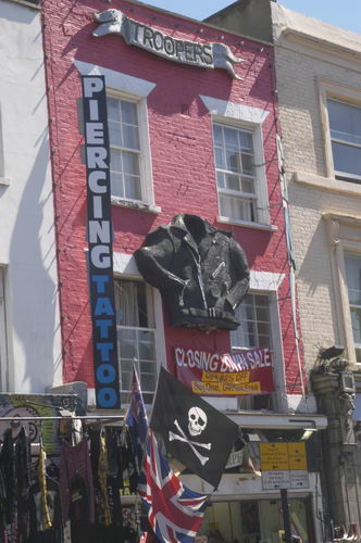 Picture &copy; Peter Marshall, 2004