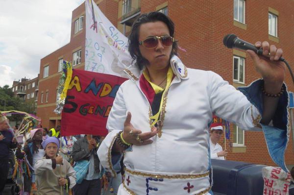 Picture &copy; Peter Marshall, 2004