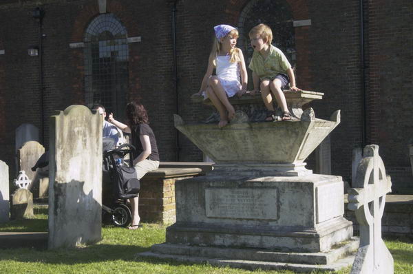 Picture &copy; Peter Marshall, 2004