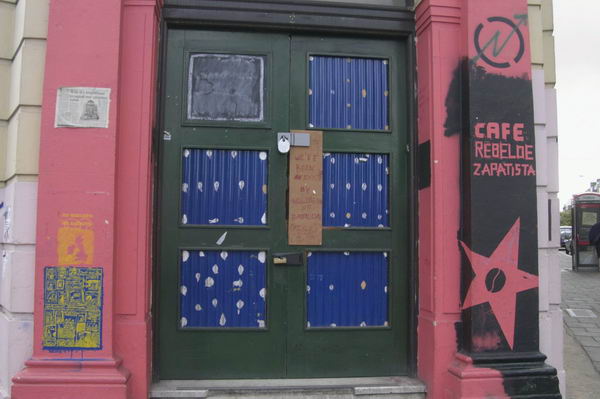 Picture &copy; Peter Marshall, 2004