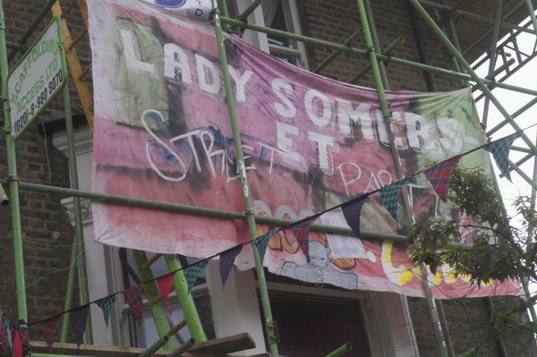 Picture &copy; Peter Marshall, 2004