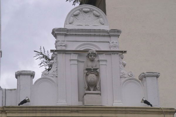 Picture &copy; Peter Marshall, 2004