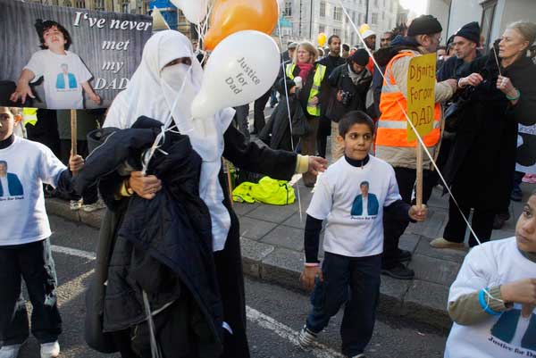 (C) 2006, Peter Marshall. Protest against detentions at Guantanamo Bay
