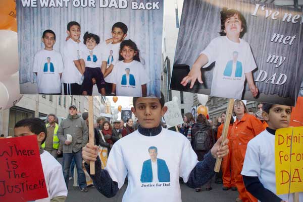 (C) 2006, Peter Marshall. Protest against detentions at Guantanamo Bay