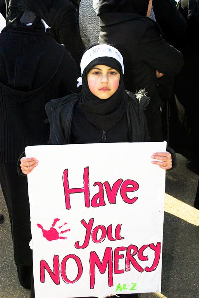 Muslims oppose Samarra bombing. (C) 2006, Peter Marshall