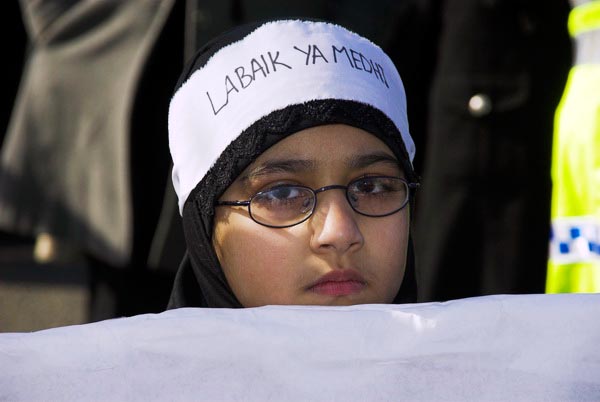 Muslims oppose Samarra bombing. (C) 2006, Peter Marshall