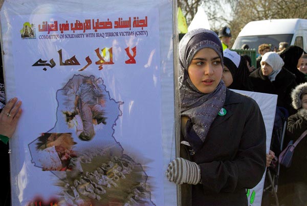 Muslims oppose Samarra bombing. (C) 2006, Peter Marshall