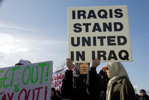 Muslims oppose Samarra bombing. &copy; 2006, Peter Marshall