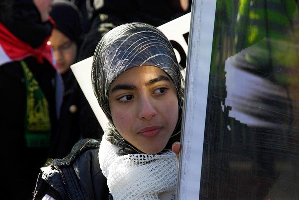 Muslims oppose Samarra bombing. &copy; 2006, Peter Marshall