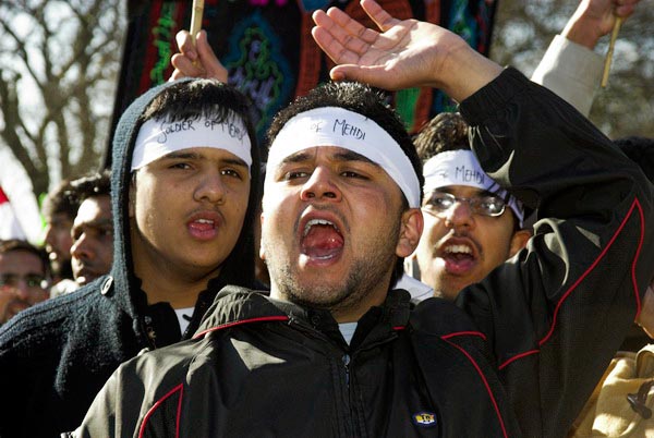 Muslims oppose Samarra bombing. &copy; 2006, Peter Marshall
