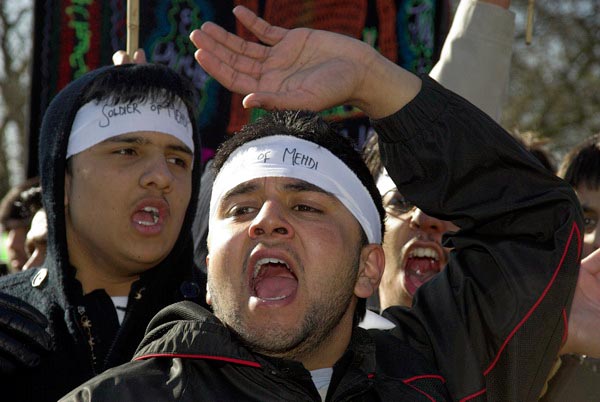 Muslims oppose Samarra bombing. &copy; 2006, Peter Marshall