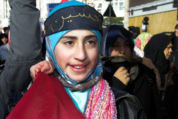 Muslims oppose Samarra bombing. &copy; 2006, Peter Marshall