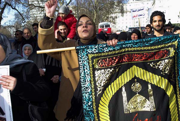Muslims oppose Samarra bombing. &copy; 2006, Peter Marshall