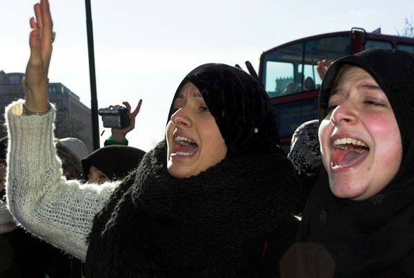 Muslims oppose Samarra bombing. &copy; 2006, Peter Marshall