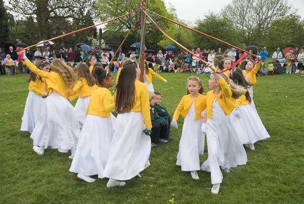 Chislehurst May Queen (C) 2006, Peter Marshall