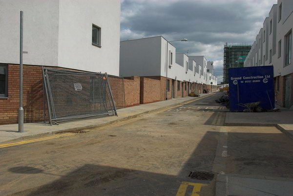 Barking and River Roding &copy; 2006, Peter Marshall
