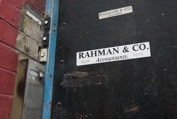 Whitechapel, London &copy; 2006, Peter Marshall