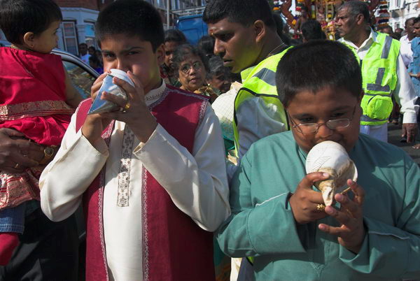 Sri Mahalakshmi Temple Chariot Festival (C) 2006, Peter Marshall