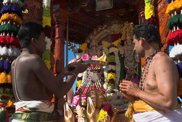 Sri Mahalakshmi Temple Chariot Festival (C) 2006, Peter Marshall