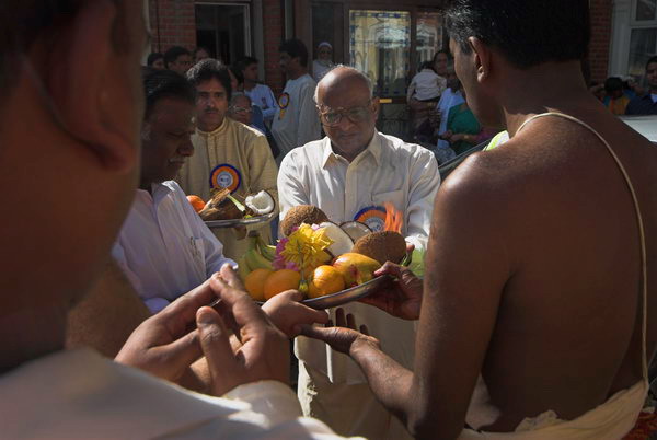 Sri Mahalakshmi Temple Chariot Festival (C) 2006, Peter Marshall
