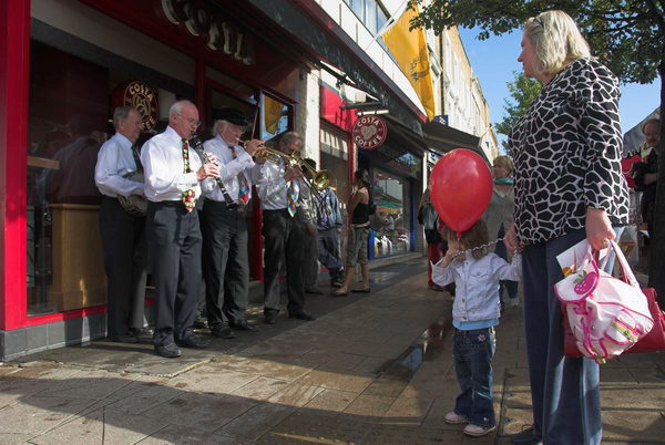 Surbiton Festival (C) Peter Marshall, 2006