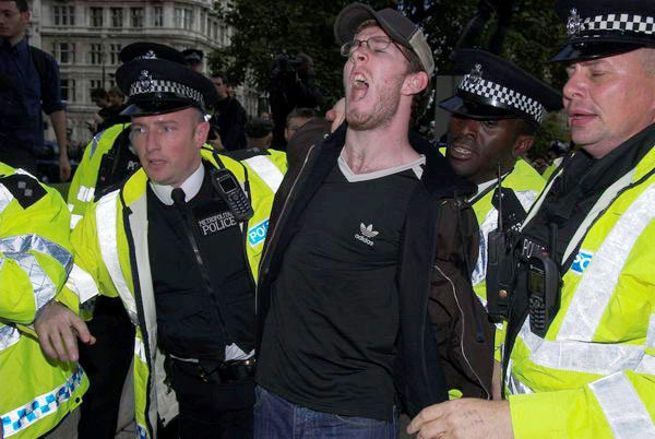 Sack Parliament &copy; Peter Marshall, 2006