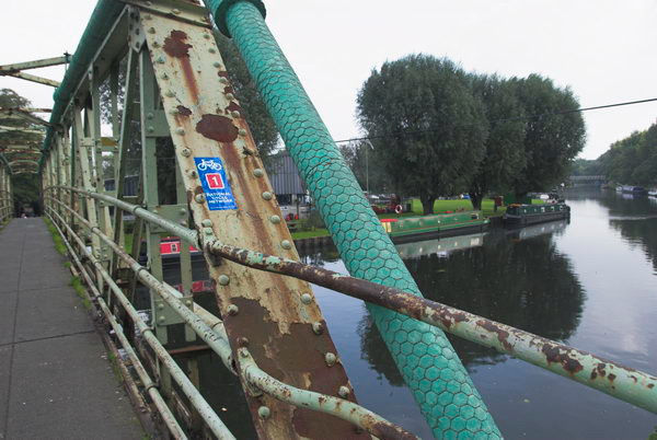 Lea Navigation &copy; Peter Marshall, 2006