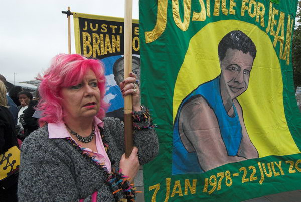 Protest Against Deaths in Custody &copy; Peter Marshall, 2006