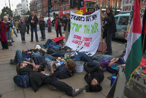 London, Nov 11 &copy; Peter Marshall, 2006