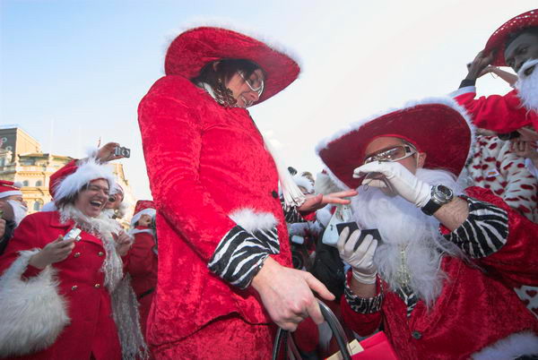 Santacon &copy; Peter Marshall, 2006