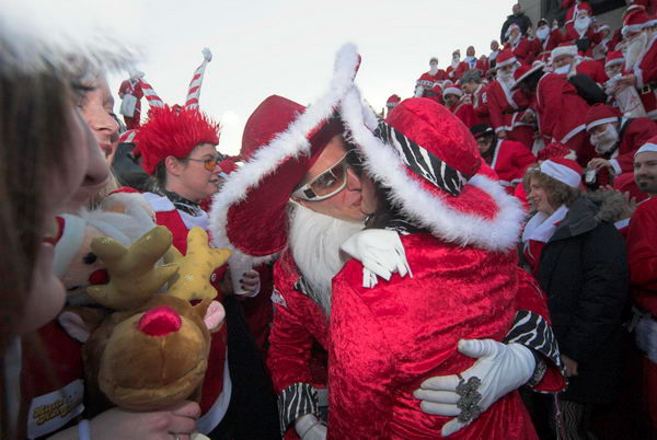 Santacon &copy; Peter Marshall, 2006