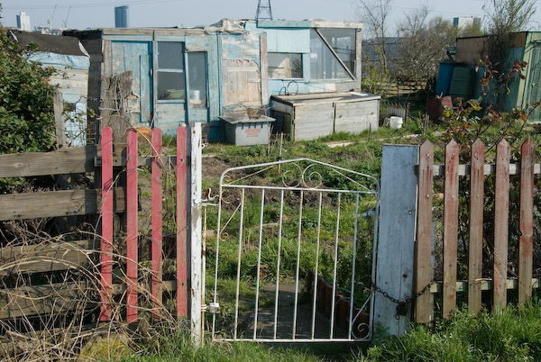 Manor Gardens &copy; 2007, Peter Marshall
