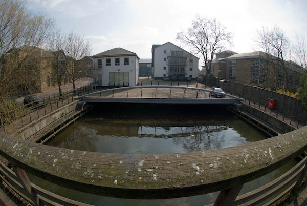 Staines &copy; 2007, Peter Marshall