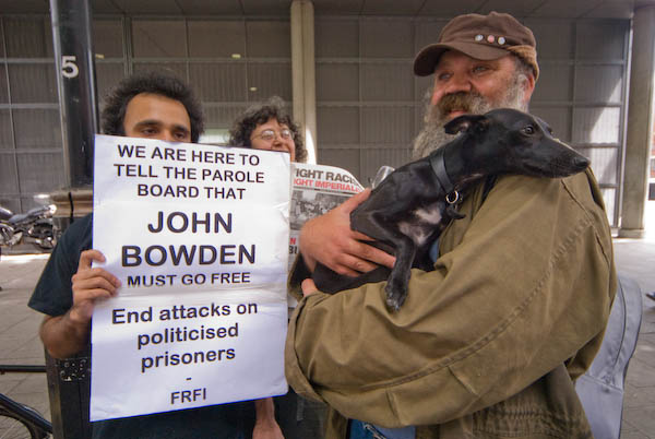 Support John Bowden &copy; 2007, Peter Marshall